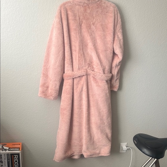 Cozy Pink Faux Fur Robe minky couture - Picture 6 of 7